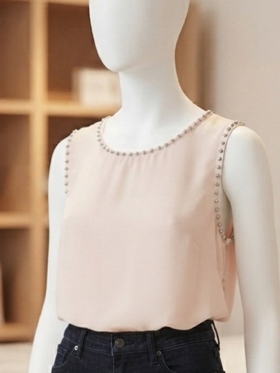 H&M Tops - H&M Blush studded  Trim Sleeveless Camisole keyhole opening in back size 6 flaws